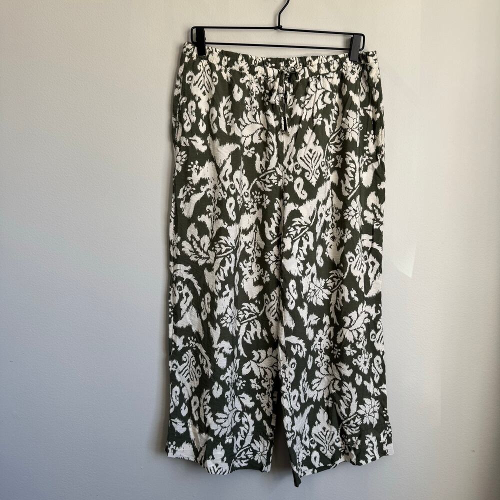 Woolworths Women's Pants Medium Pull-on Green Ivory Paisley Print Boho Cropped